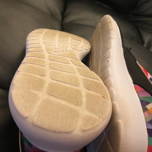 Nike Sneakers 👟 - Picture 3 of 3